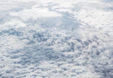 Güzel cumulus bulutları havadan görünümü.