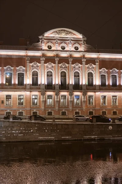 Набережна річки Фонтанки в Санкт-Петербург вночі. — стокове фото
