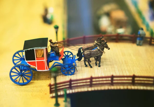 Le monde en miniature. Le coach est dans la rue. . — Photo