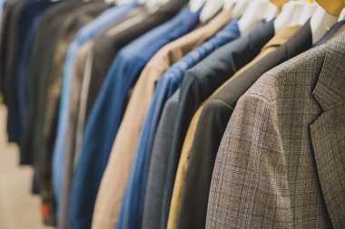 Mantolar ve ceketler ikinci el Dükkanı.