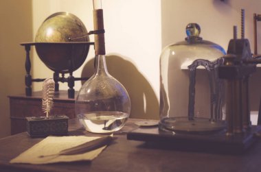 Bilim adamı-encyclopedist odası iç. Eski imar.