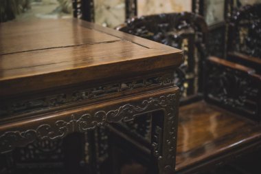 Masa sandalye sırasında Antik Çin ile.