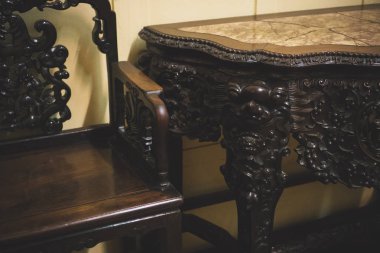 Masa sandalye sırasında Antik Çin ile.