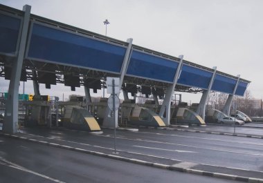 St. Petersburg için giriş paralı yol.
