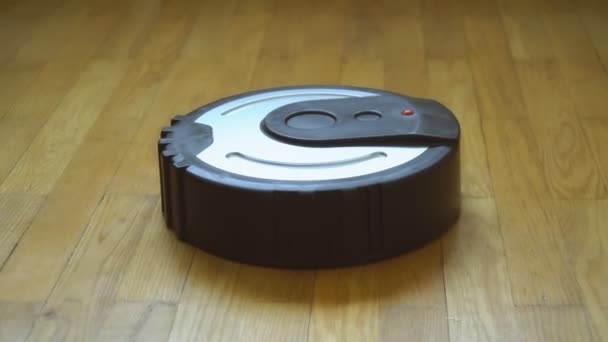 Aspirateur Robotique Noir Sur Sol — Video