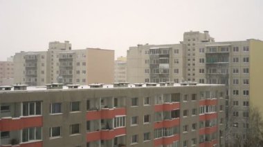 Katleri Caddesi 'nde karlı hava, Lasnamae, Tallinn.