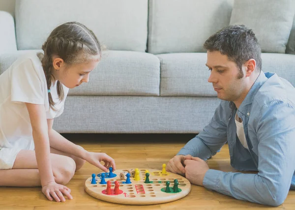 Little girl and her father playing ludo. — Stock Photo, Image