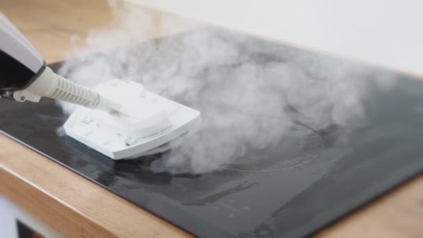 Küchenherd Mit Dampfreiniger Reinigen — Stockvideo