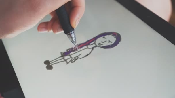 Kleines Mädchen Zeichnet Mit Stift Auf Tablet — Stockvideo