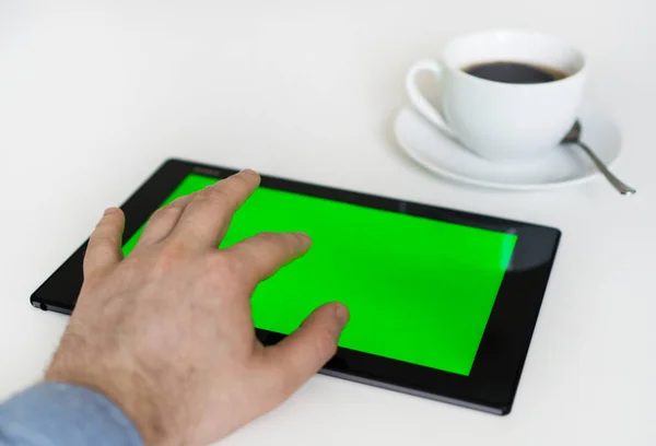 Hand touching tablet pc with green screen. Chroma key. — Stock Photo, Image