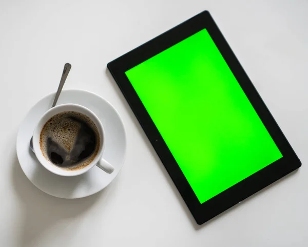 Black tablet pc with green screen. Chroma key. — Stock Photo, Image