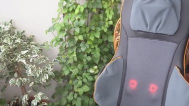 Elektrik shiatsu masaj koltuğu eylem.