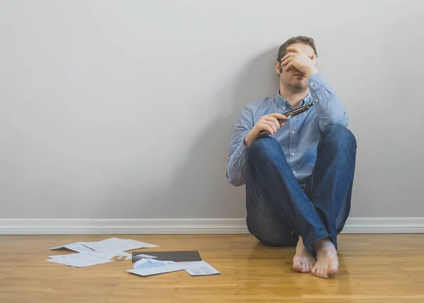 Man in stressed situation, no money to pay his bills. — Stock Photo, Image