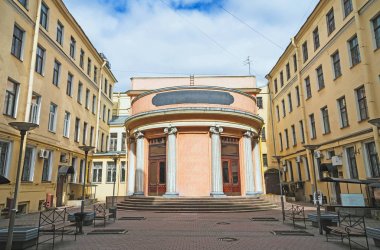 Saint Petersburg, Rusya'nın ünlü kapalı kare avlu.