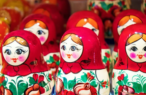 Lote de bonecas de nidificação tradicionais ou Matrioska russo . — Fotografia de Stock