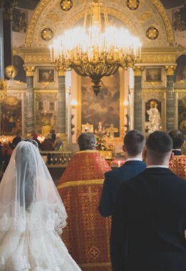 Rusya Ortodoks kilisede düğün.