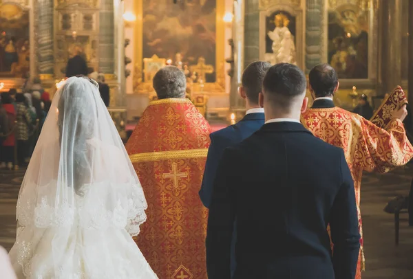 Rusya Ortodoks kilisede düğün.