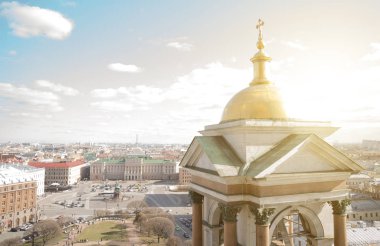 Saint Isaac's Cathedral çatıdan görüntülemek.