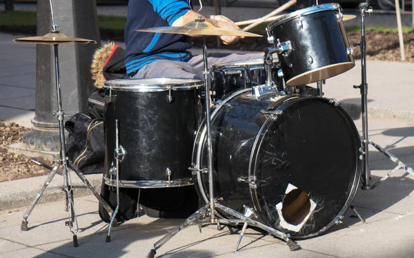 Street musician playing on drums. Unrecognizable person. — Stock Photo, Image