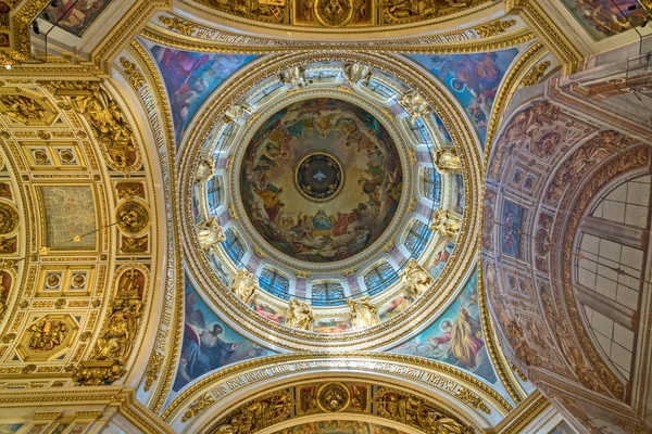 Sankt-Petersburg, Russia, 22.04.2018 - All'interno della Cattedrale di Sant'Isacco — Foto Stock