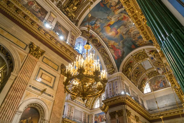 Sankt-petersburg, russland, 22.04.2018 - im innern des saint-isaac-doms — Stockfoto