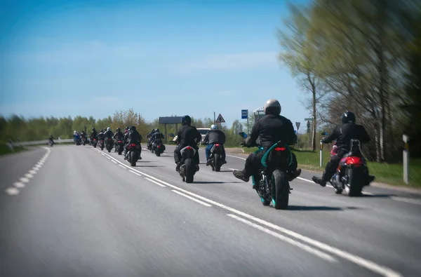Kolona Motorkářů Jezditelů Silnici — Stock fotografie