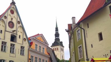 Eski Tallinn 'deki Aziz Niklas Kilisesi manzarası.