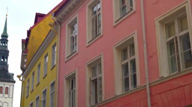 Eski Tallinn 'deki Aziz Niklas Kilisesi manzarası.