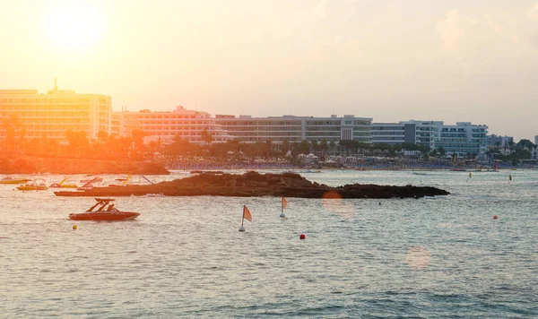 Пляж Фиг Три в Протарасе на закате. Один из популярных пляжей в Европе . — стоковое фото