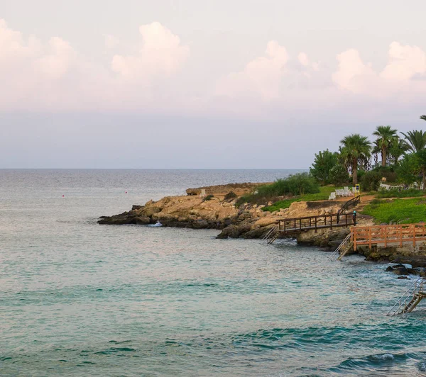 Vijgenboom strand in Protaras. Een van de populaire stranden in Europa. — Stockfoto