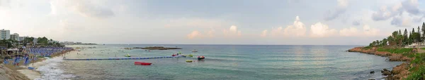 Мбаппе вид на пляж Фиг Три в Протарасе. Один из популярных пляжей в Европе . — стоковое фото