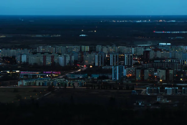 Widok z lotu ptaka na obszar miejski Lasnamae jesienią wieczorem. Tallinn, Estonia. — Zdjęcie stockowe