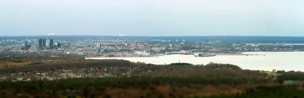 Veduta aerea della città moderna e vecchia di Tallinn. Estonia . — Foto Stock