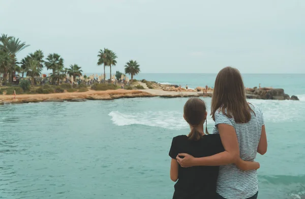Família Desfrutando Férias Latchi Adams Beach Ayia Napa Chipre — Fotografia de Stock