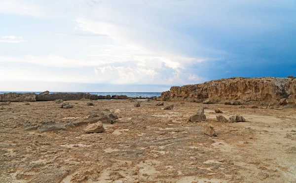 塞浦路斯海滨美丽的熔岩 — 图库照片
