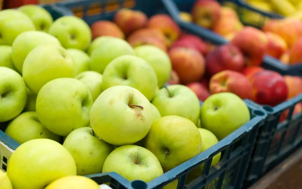 Fruit Baskets Market Red Green Apples — Stock Photo, Image