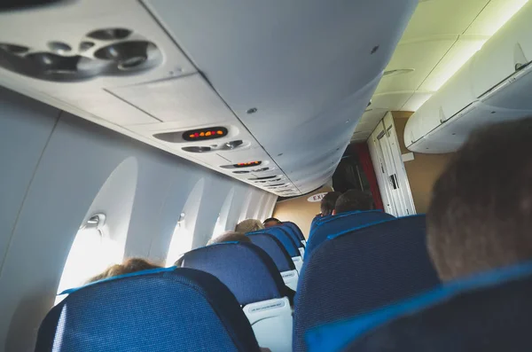 Interior Del Avión Con Pasajeros — Foto de Stock