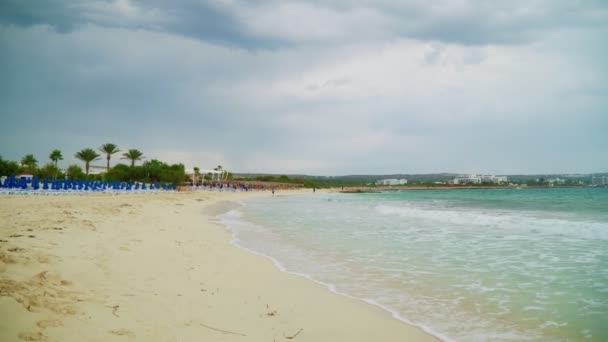 Пляж Макронісос Напа Кіпр — стокове відео