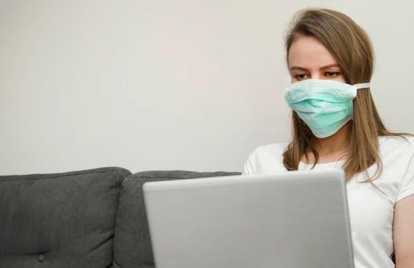 Woman Medical Mask Working Home Isolation Home — Stock Photo, Image