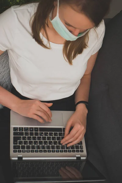 Woman Medical Mask Working Home Isolation Home — Stock Photo, Image