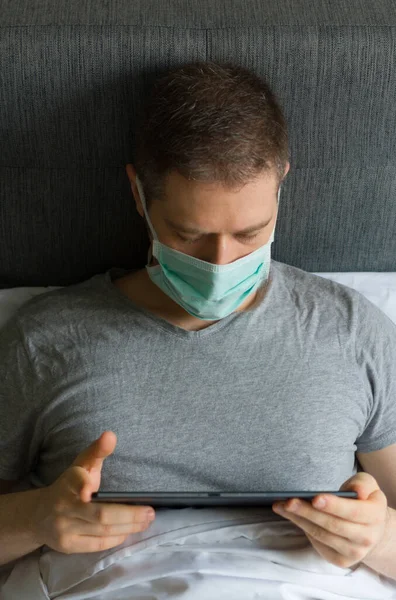 Sick Man Medical Mask Using Tablet Bed Home Quarantine Concept — Stock Photo, Image