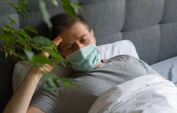 Sick Man Medical Mask Lying Bed Coronavirus Quarantine Concept — Stock Photo, Image