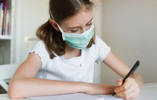 Little Girl Doing School Homework Quarantine Coronavirus Concept — Stock Photo, Image