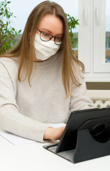 Woman Glasses Mask Works Home Quarantine Concept — Stock Photo, Image