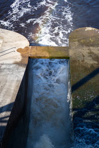 Wasserabfluss Wasserkraftwerk Estland — Stockfoto