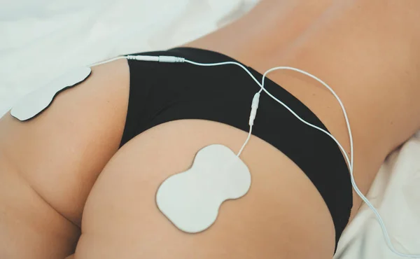 Tělo Ženy Elektrodami Zadku Stimulace Elektrického Svalu — Stock fotografie