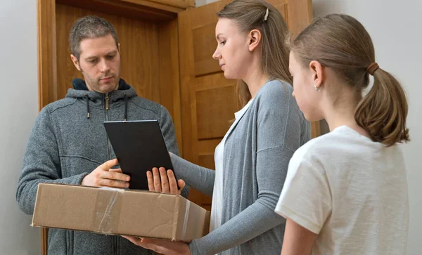 Male Courier Delivers Package Parcel Delivery Service — Stock Photo, Image