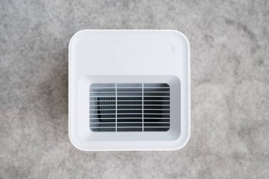 Odada hava temizleyici var. Hava yıkama sistemi.