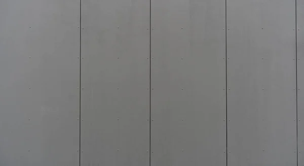 Materiales modernos en la industria de la construcción. Textura de revestimiento metálico de un primer plano de fachada de edificio. — Foto de Stock