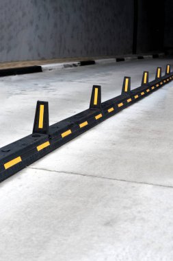 Yeraltı otoparkına giriş.